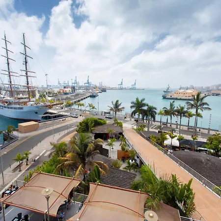 In Palmas Near Canteras